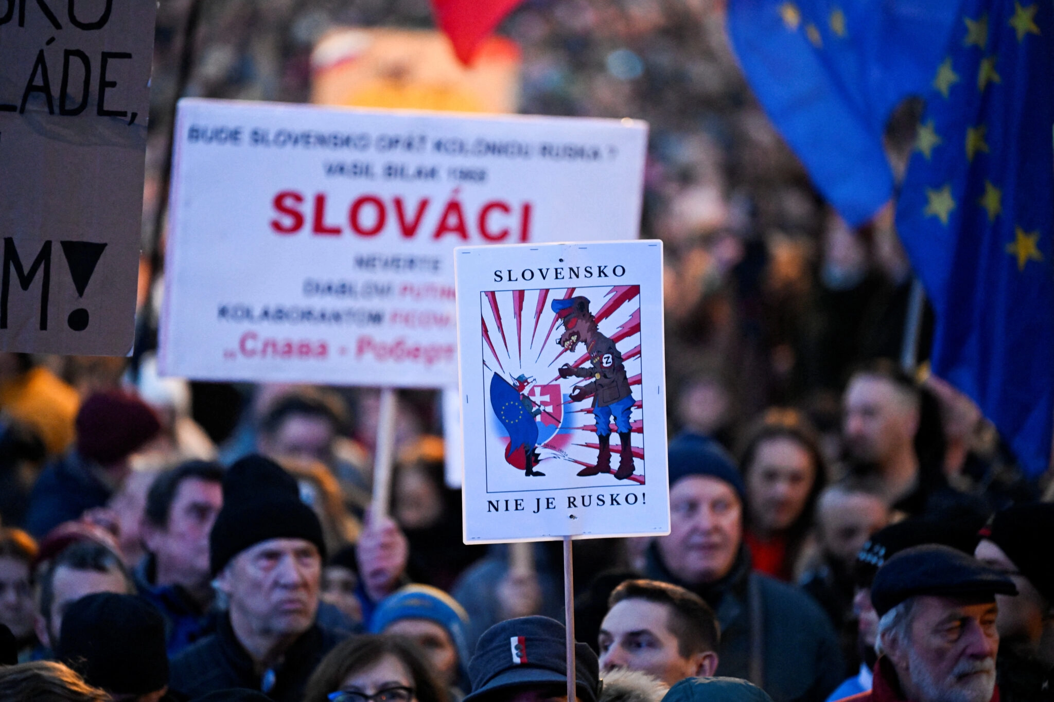Sto tisuća ljudi prosvjedovalo diljem Slovačke zbog Ficove vlasti: Poručio da ga mogu smijeniti na izborima